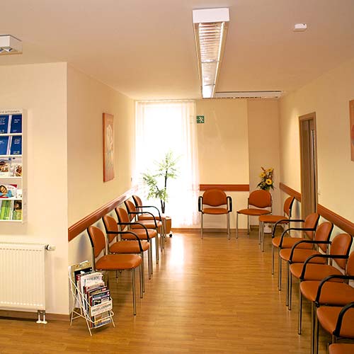 Hausarzt Praxis Scheuer Eggersdorf Wartebereich